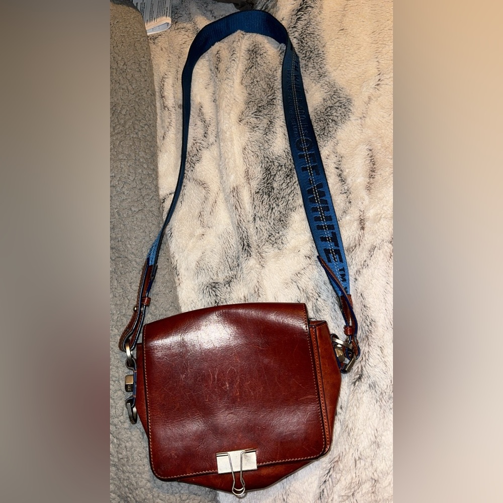 Women’s off white cross body